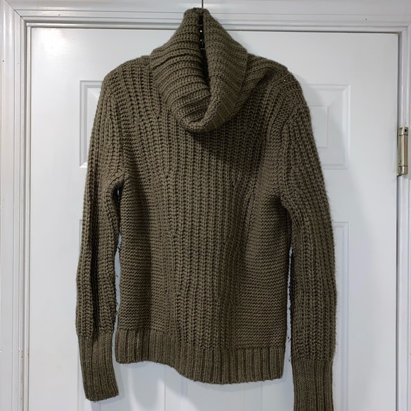 Banana Republic sweater - Picture 1 of 3